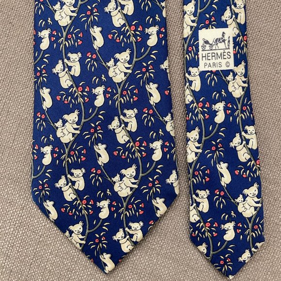 100% REAL HERMES TIE ~ BLUE w/ PLAYFUL KOALA BEAR FAMILY IN EUCALYPTUS TREES - Picture 3 of 4